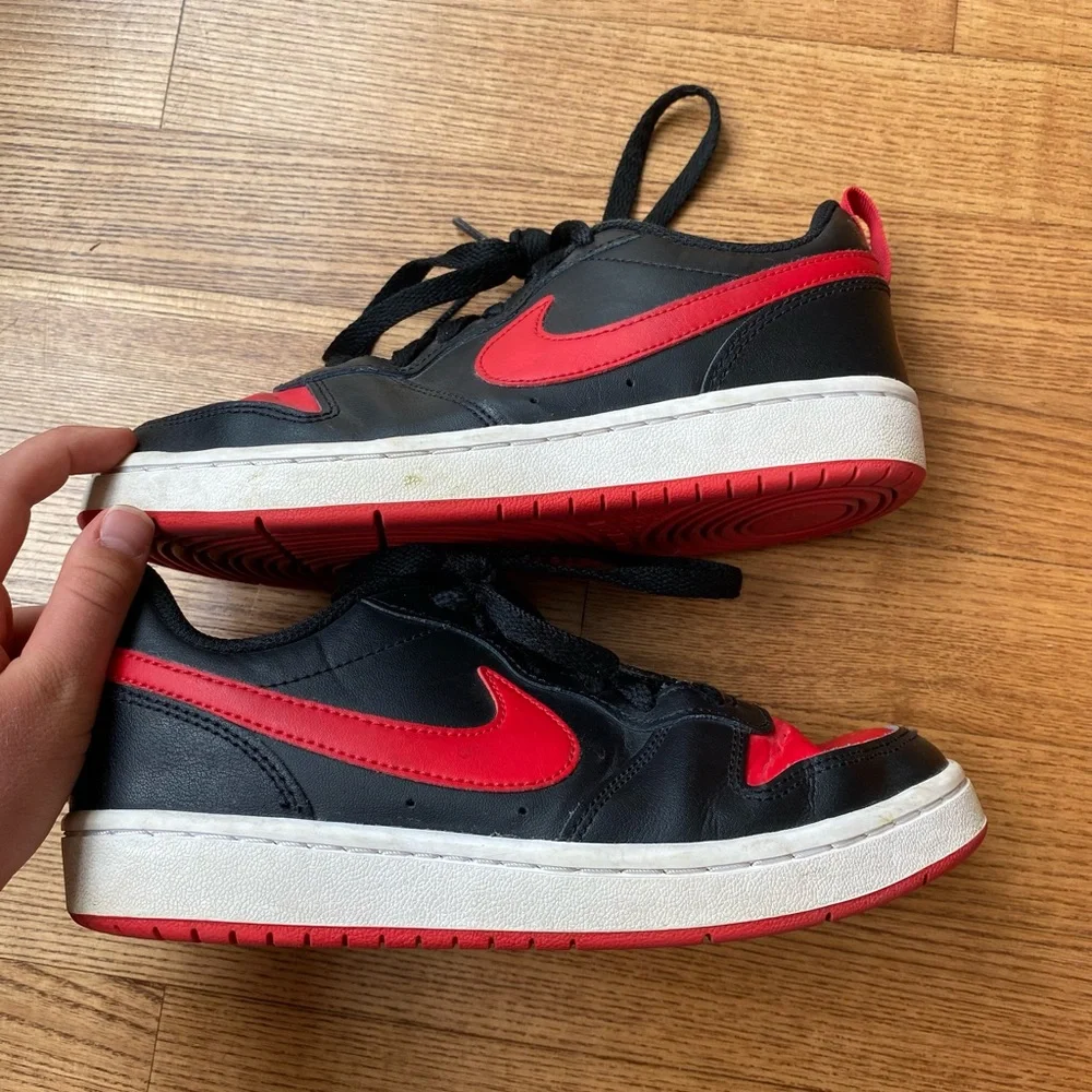 Size 4y Boys Girls -Air jordan 1 low Nike black/gym red Sneaker Basketball Dunk